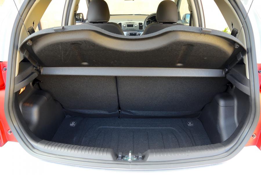  Kia Picanto EcoDynamics 5-Door 2015 года  (UK) (фото 13 из 21)
